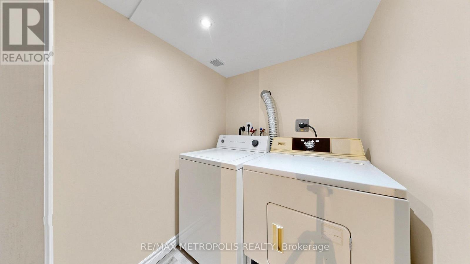 10 DAVIDSON AVENUE - Image 37