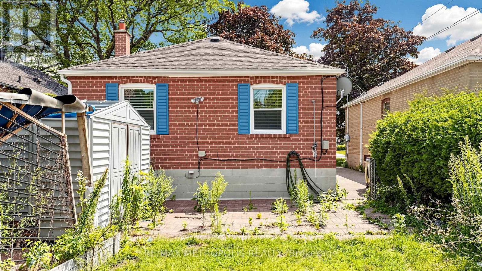 10 DAVIDSON AVENUE - 39