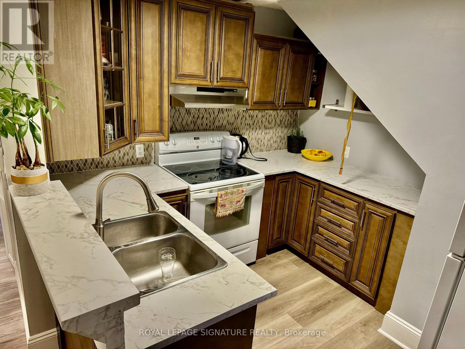 395 PINE AVENUE - 12