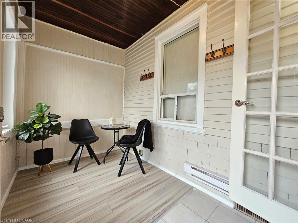 643 UPPER WELLINGTON Street - 2