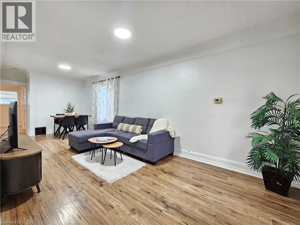 643 UPPER WELLINGTON Street - 3