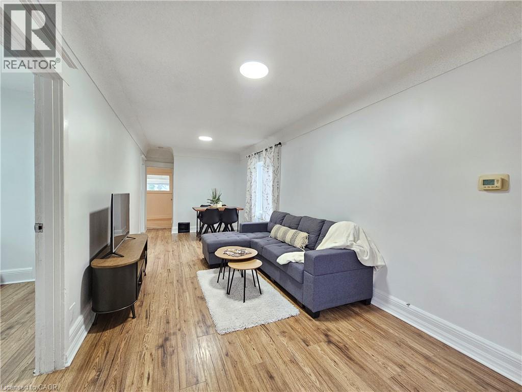 643 UPPER WELLINGTON Street - 4