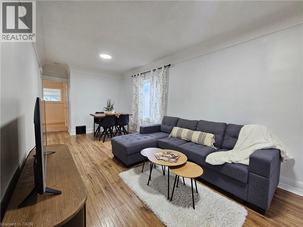 643 UPPER WELLINGTON Street - 5