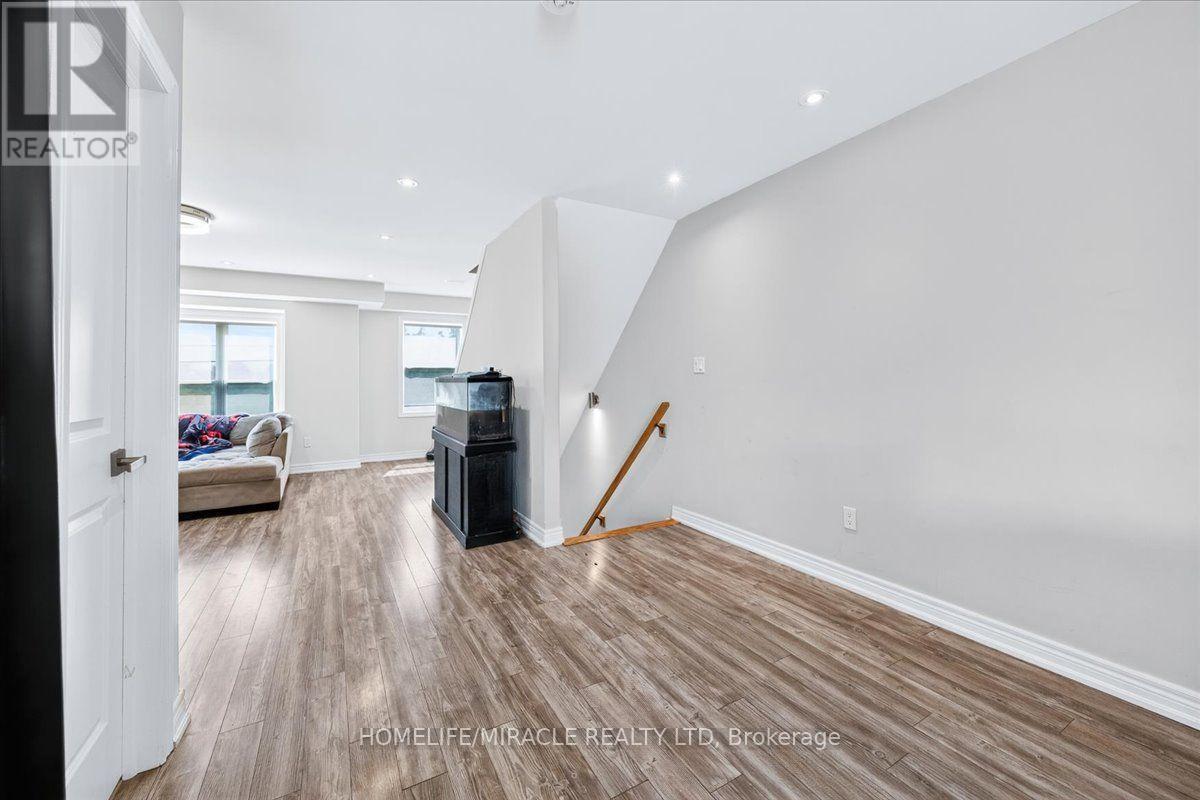 27- 1 Leggott Avenue, Barrie, ON photo 24