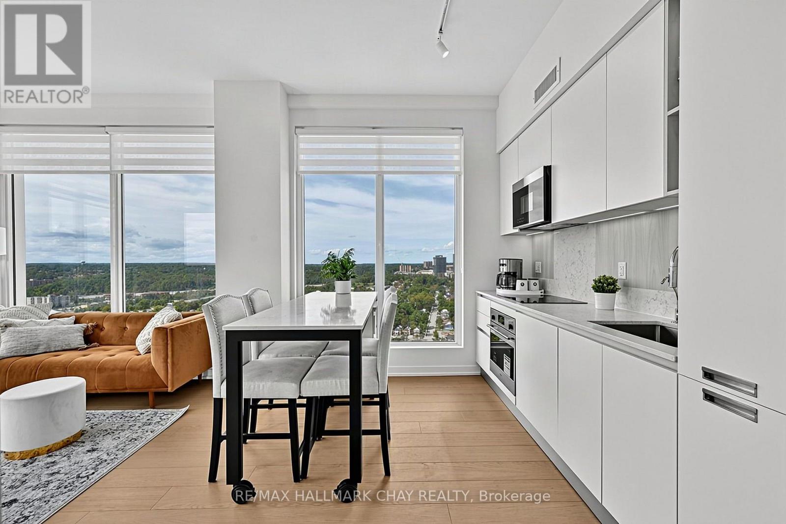 LPH02 - 39 MARY STREET, Barrie (City Centre) — photo 5