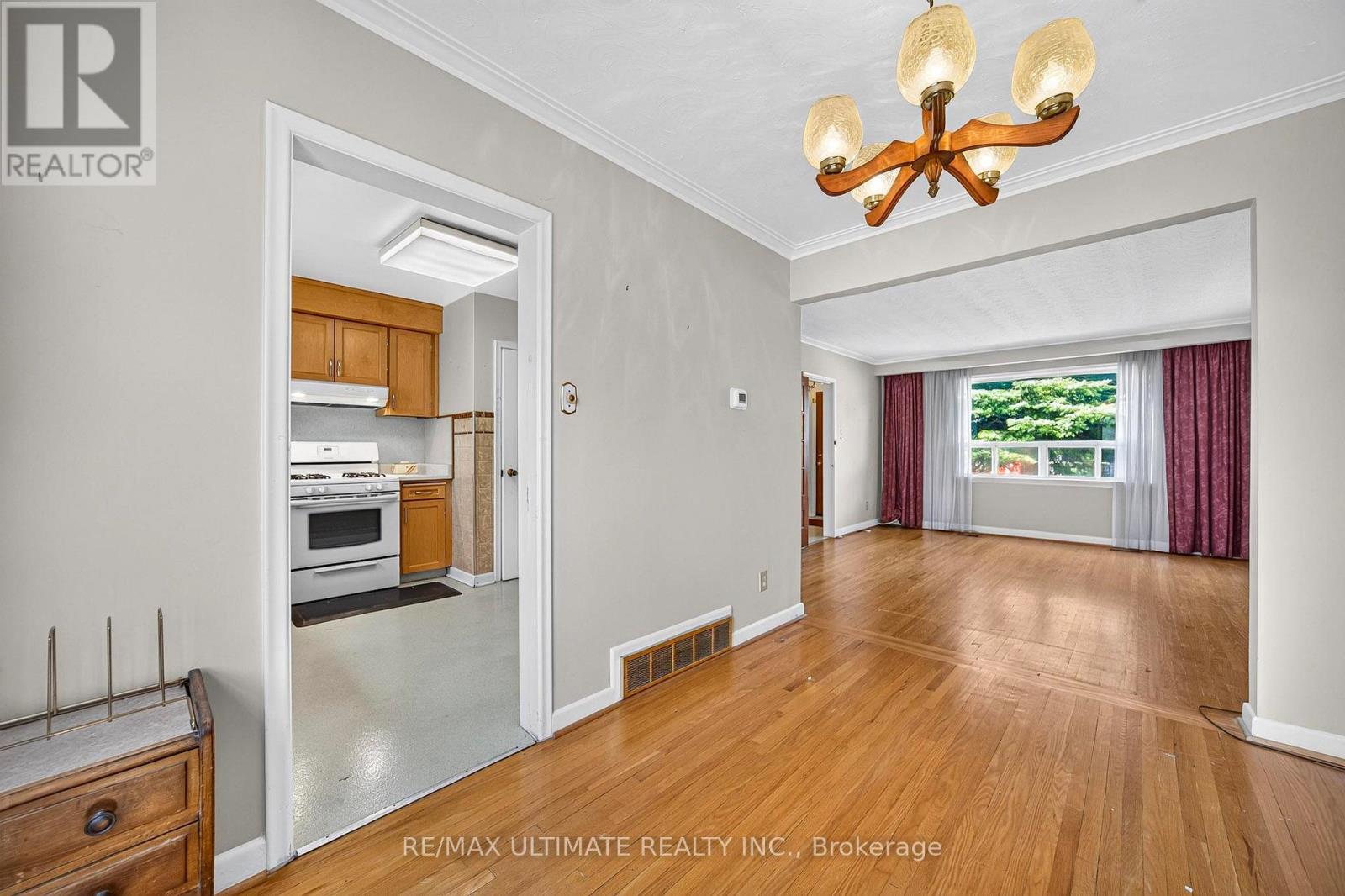239 EILEEN AVENUE - 3