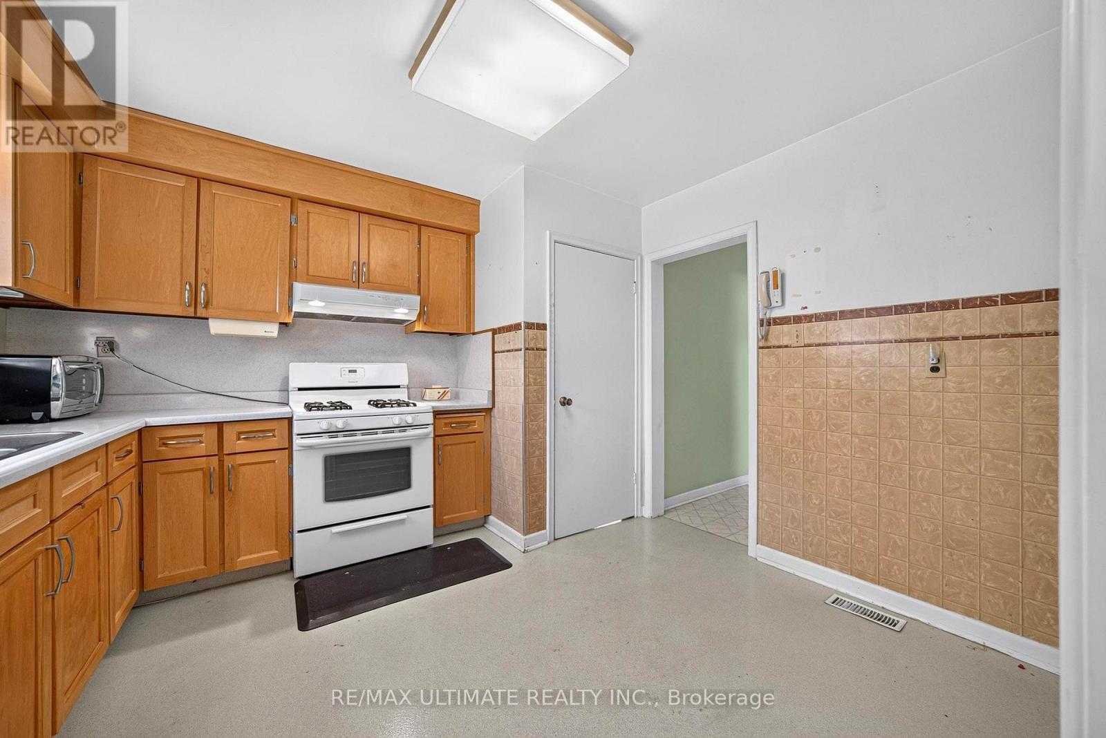 239 EILEEN AVENUE - 6