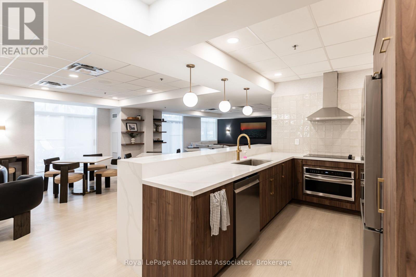 #605 2495 DUNDAS STREET W - 27