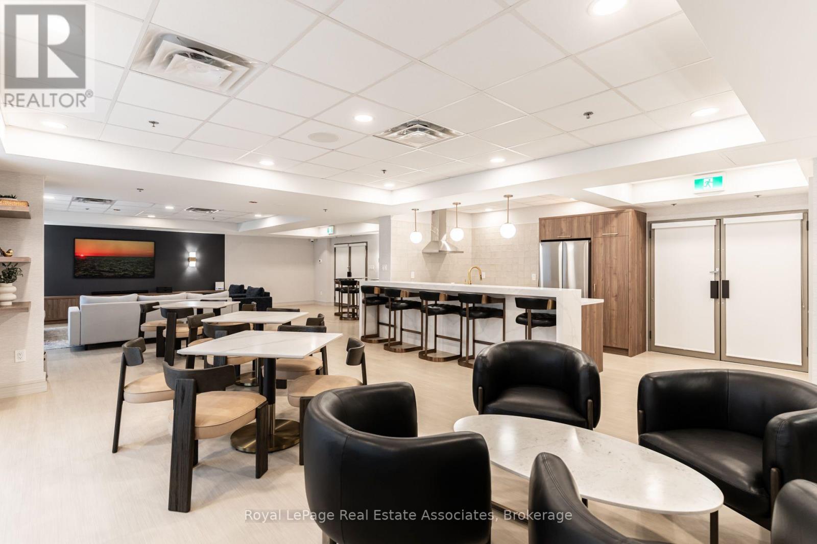 #605 2495 DUNDAS STREET W - 28