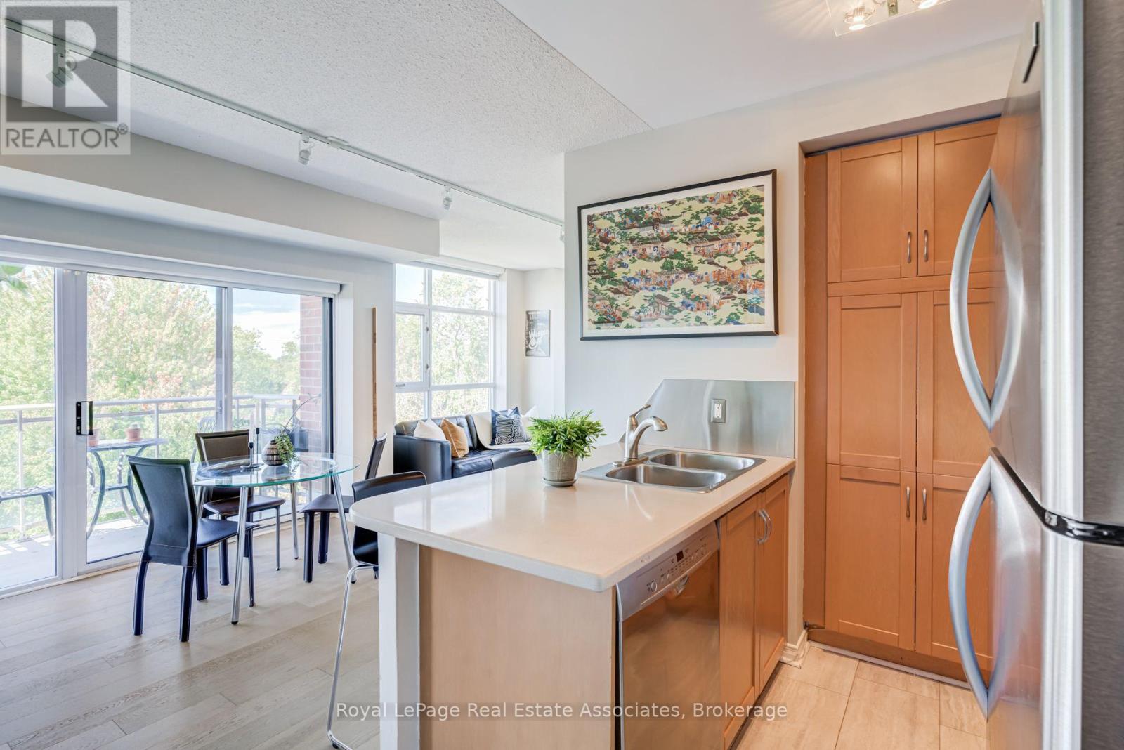 #605 2495 DUNDAS STREET W - 3
