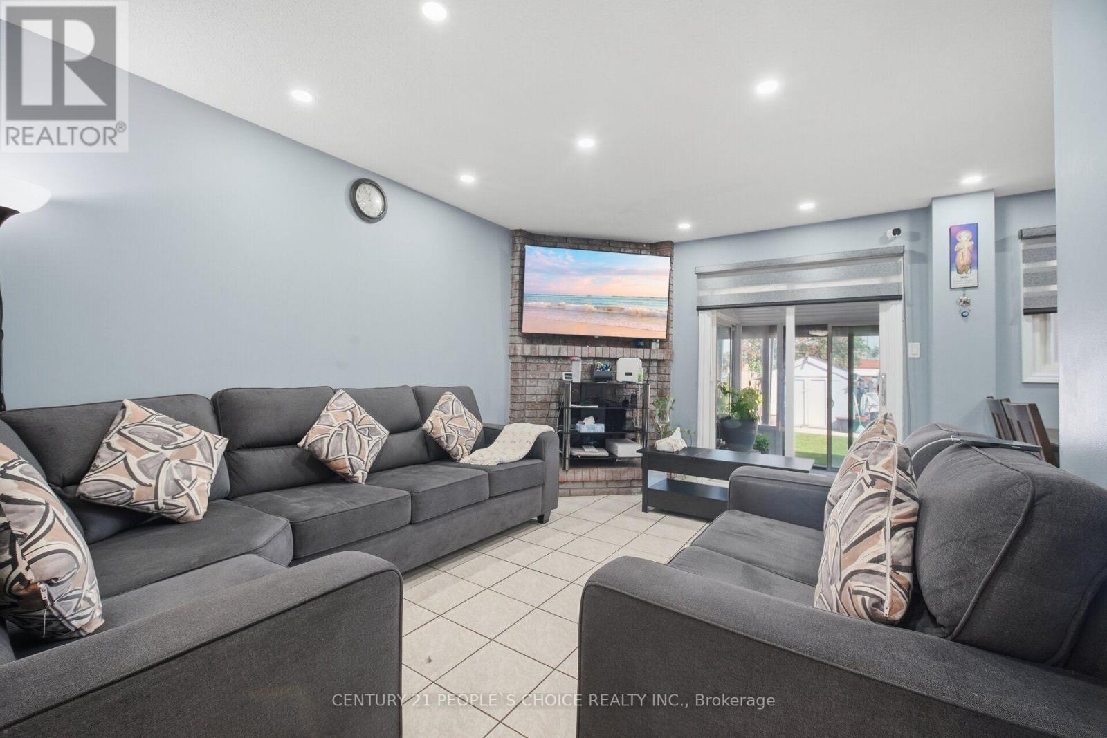 49 CATHY JEAN CRESCENT - 11