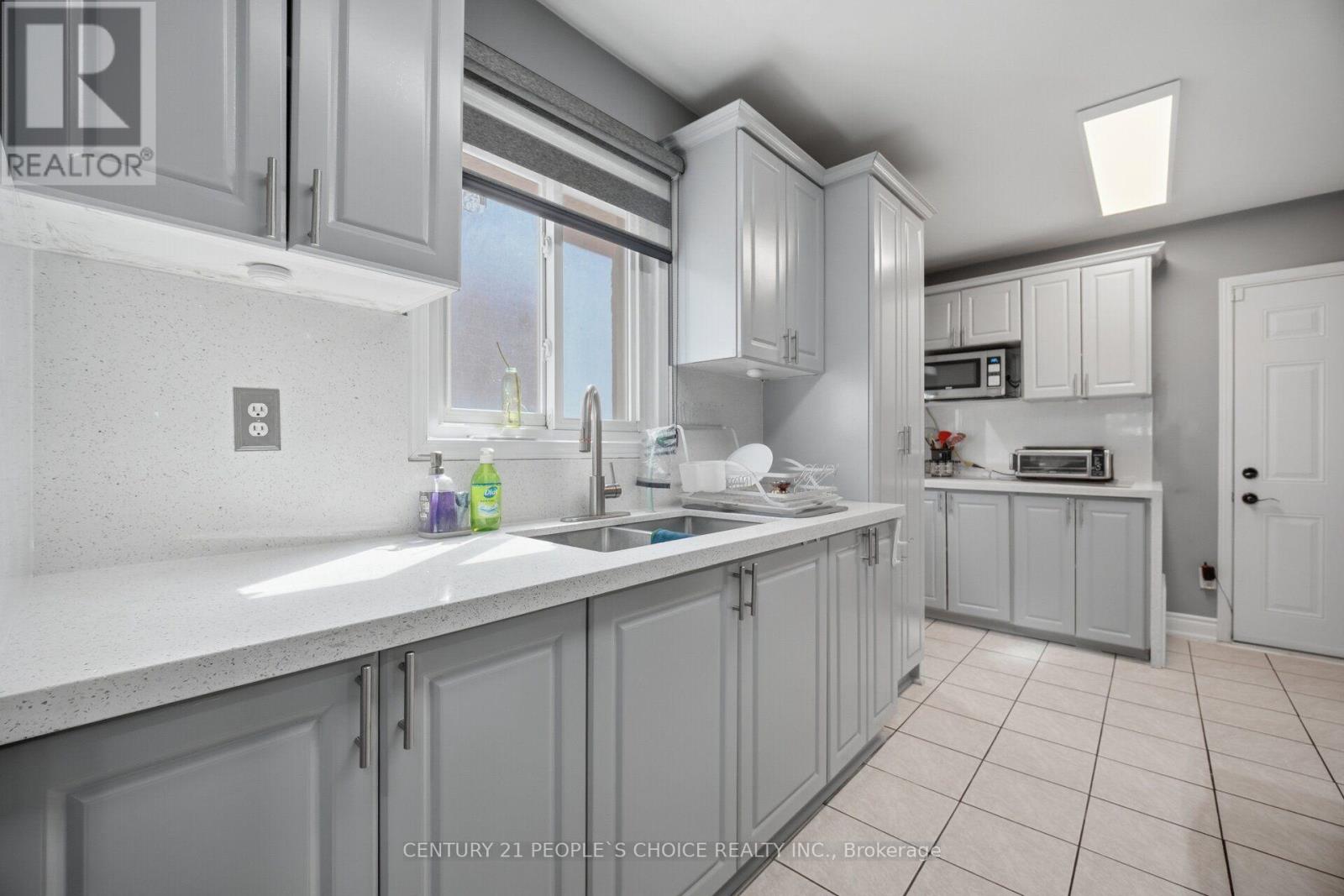 49 CATHY JEAN CRESCENT - 18