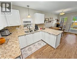 Kitchen - 586 Hampstead St, Parksville, BC V9P2T7 Photo 8