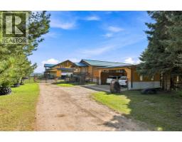 Family room - 45040 421a Township, Rural Ponoka County, AB T0C2J0 Photo 7