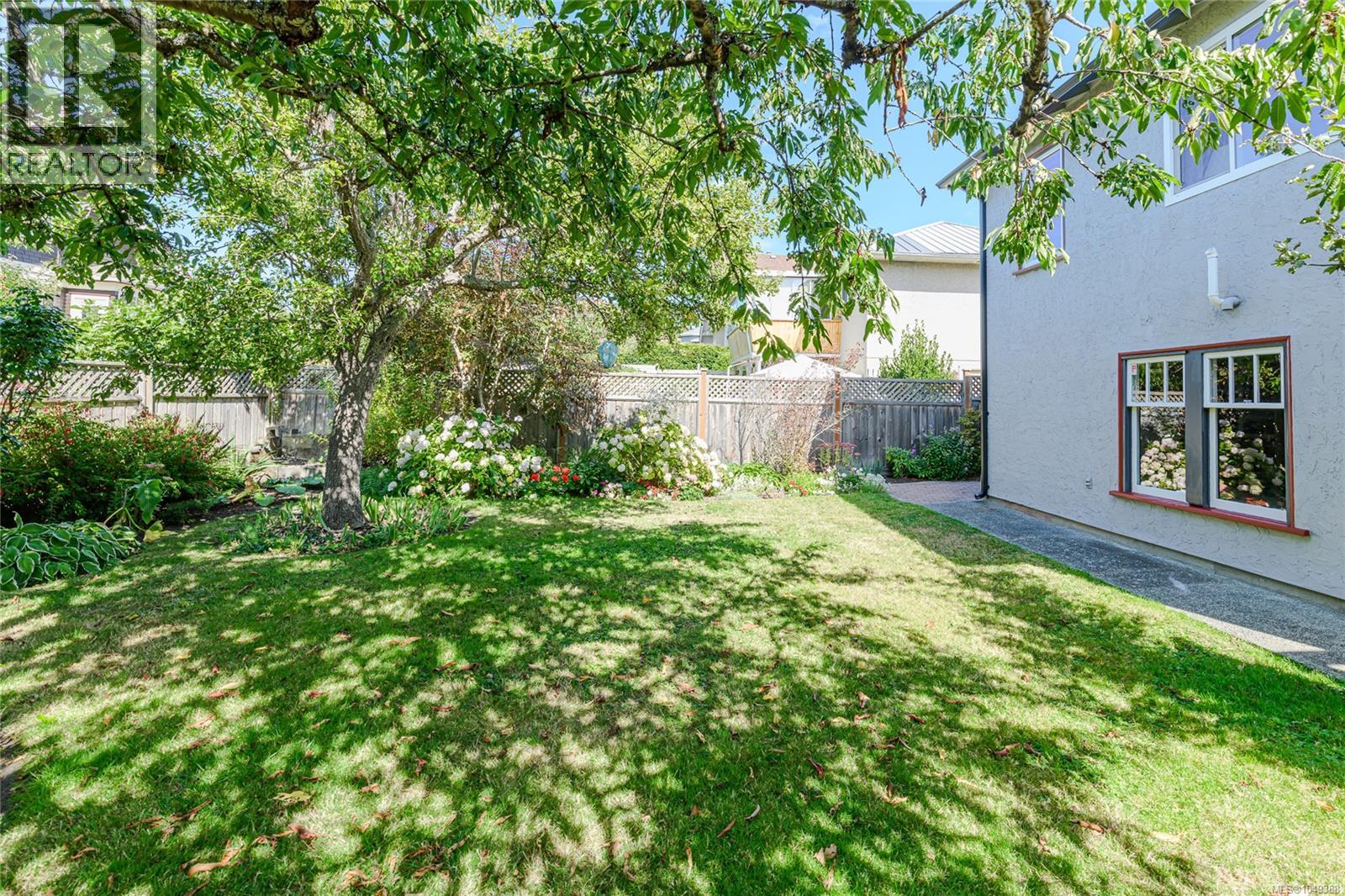 244 Moss St - Image 34