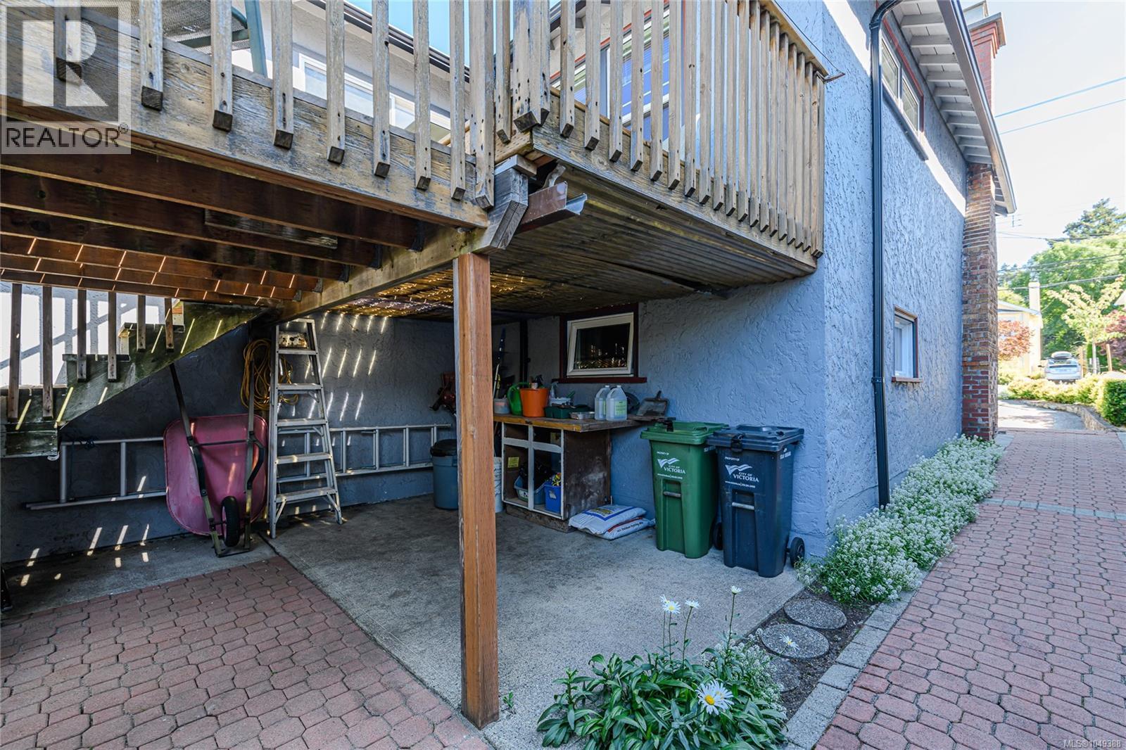 244 Moss St - Image 32