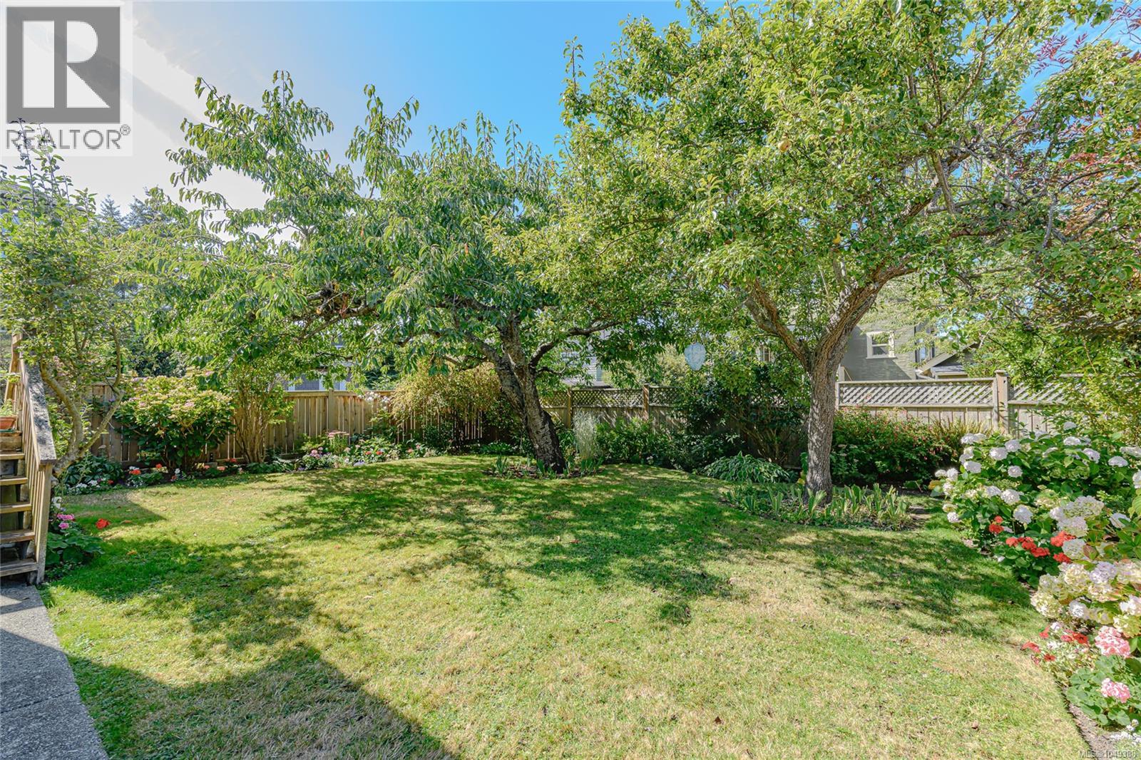 244 Moss St - Image 37