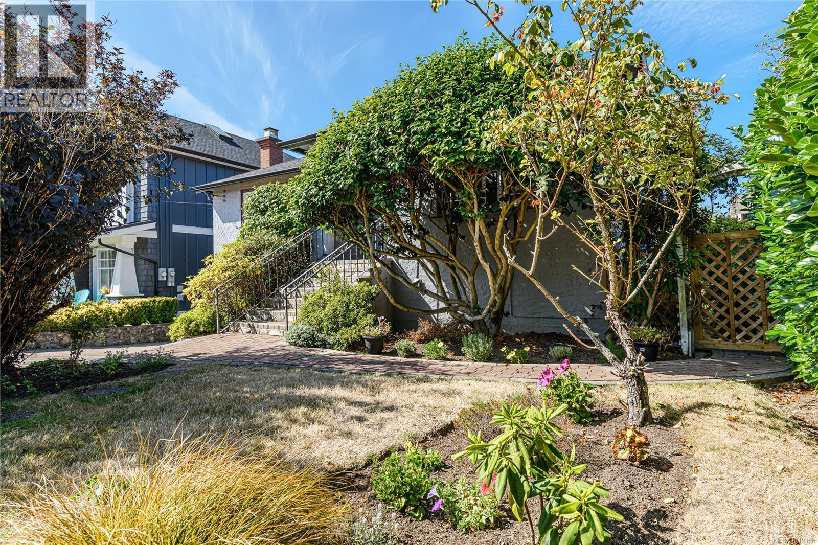 244 Moss St - Image 40