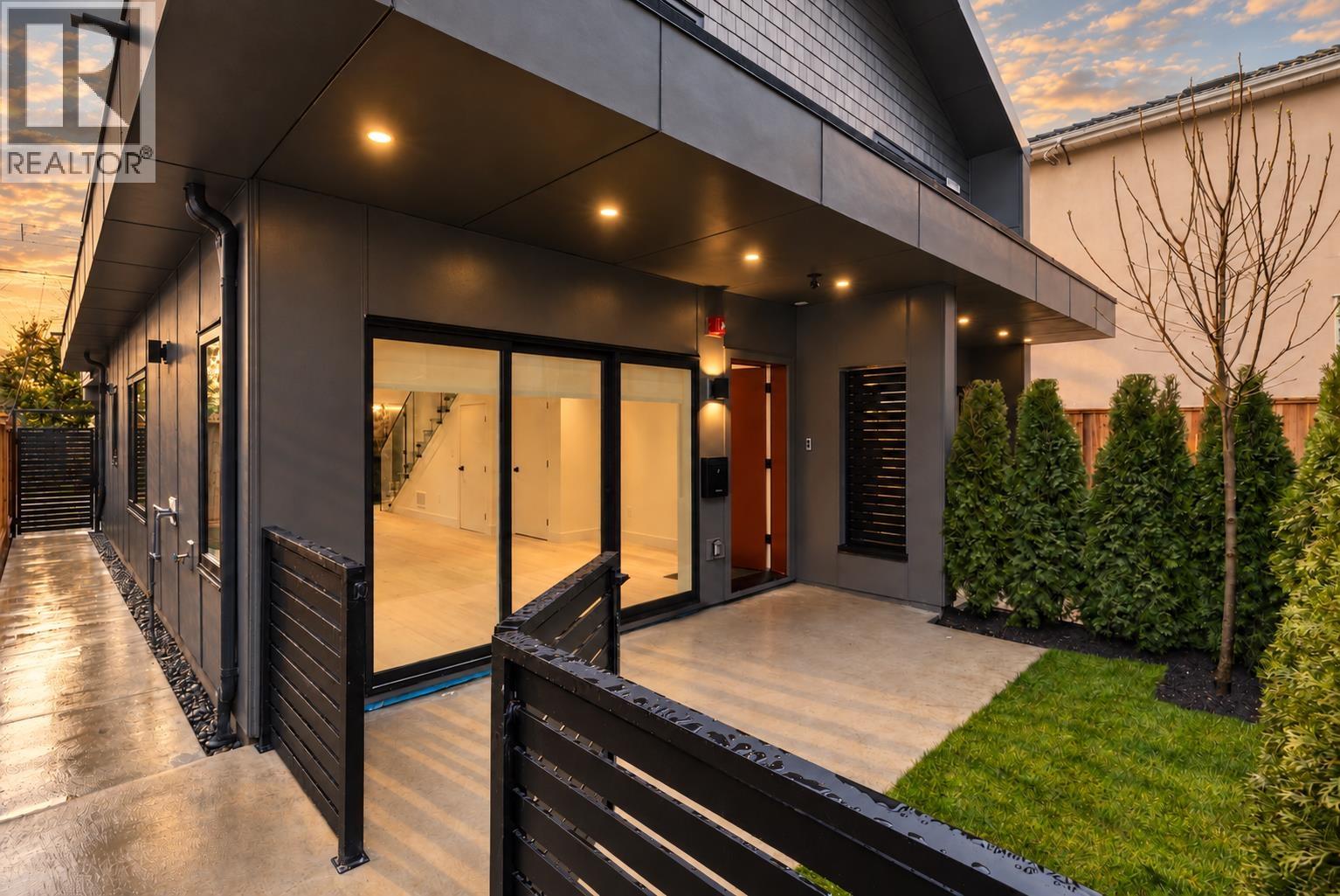 1 2539 GRANT STREET, Vancouver