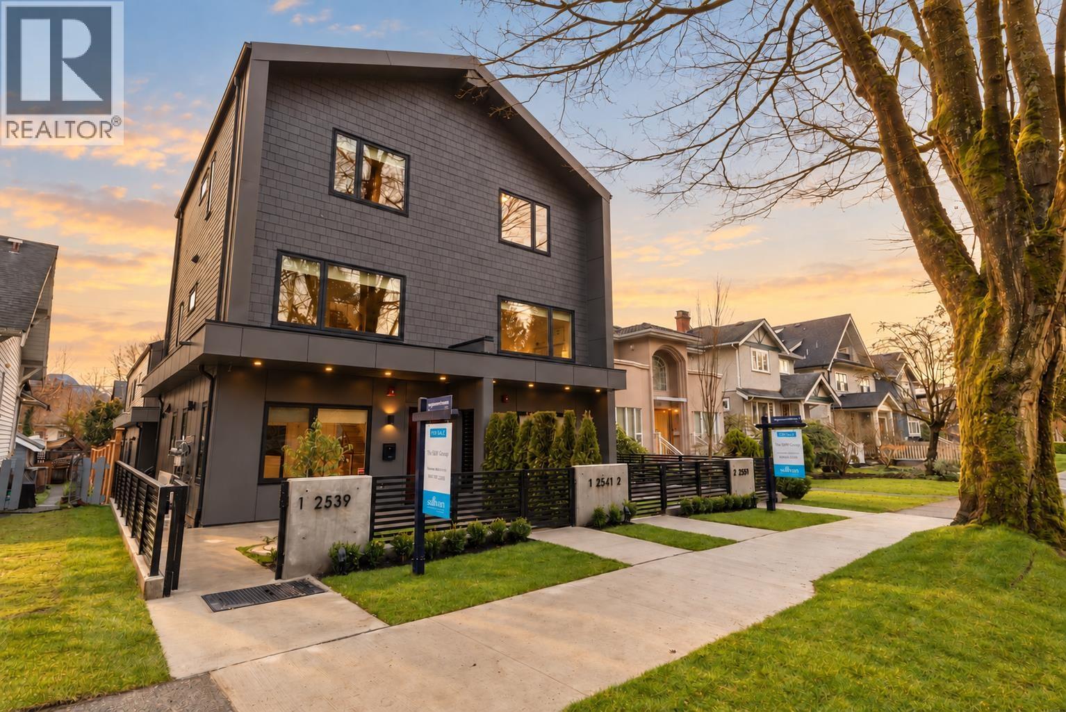 1 2539 GRANT STREET, Vancouver