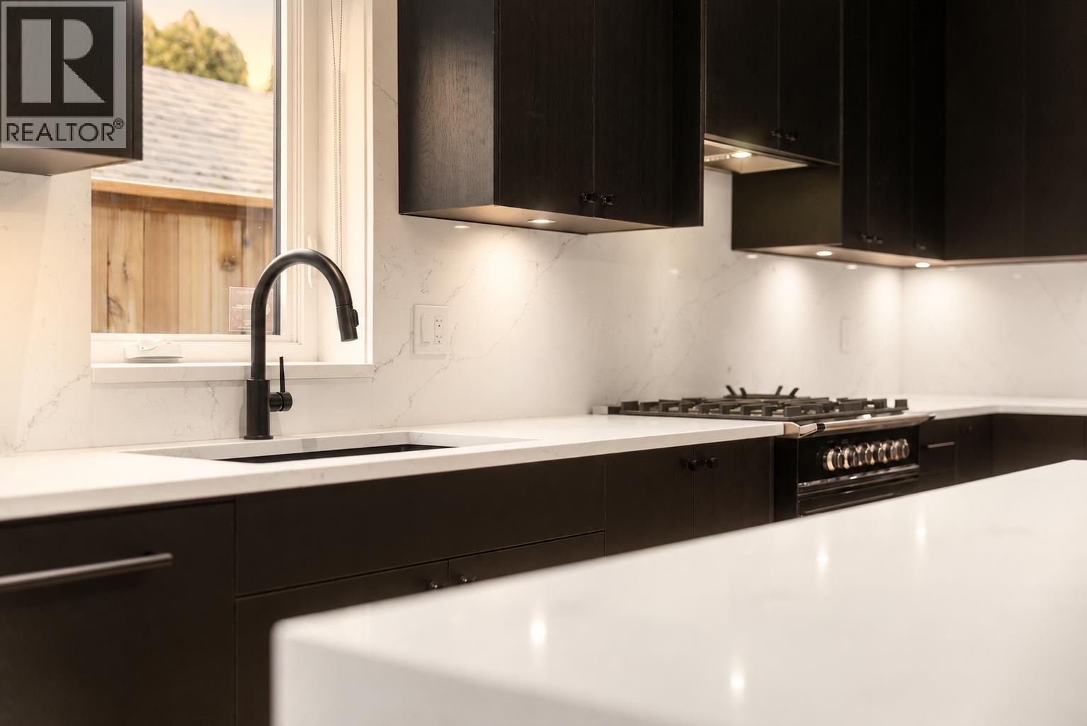 1 2539 GRANT STREET, Vancouver