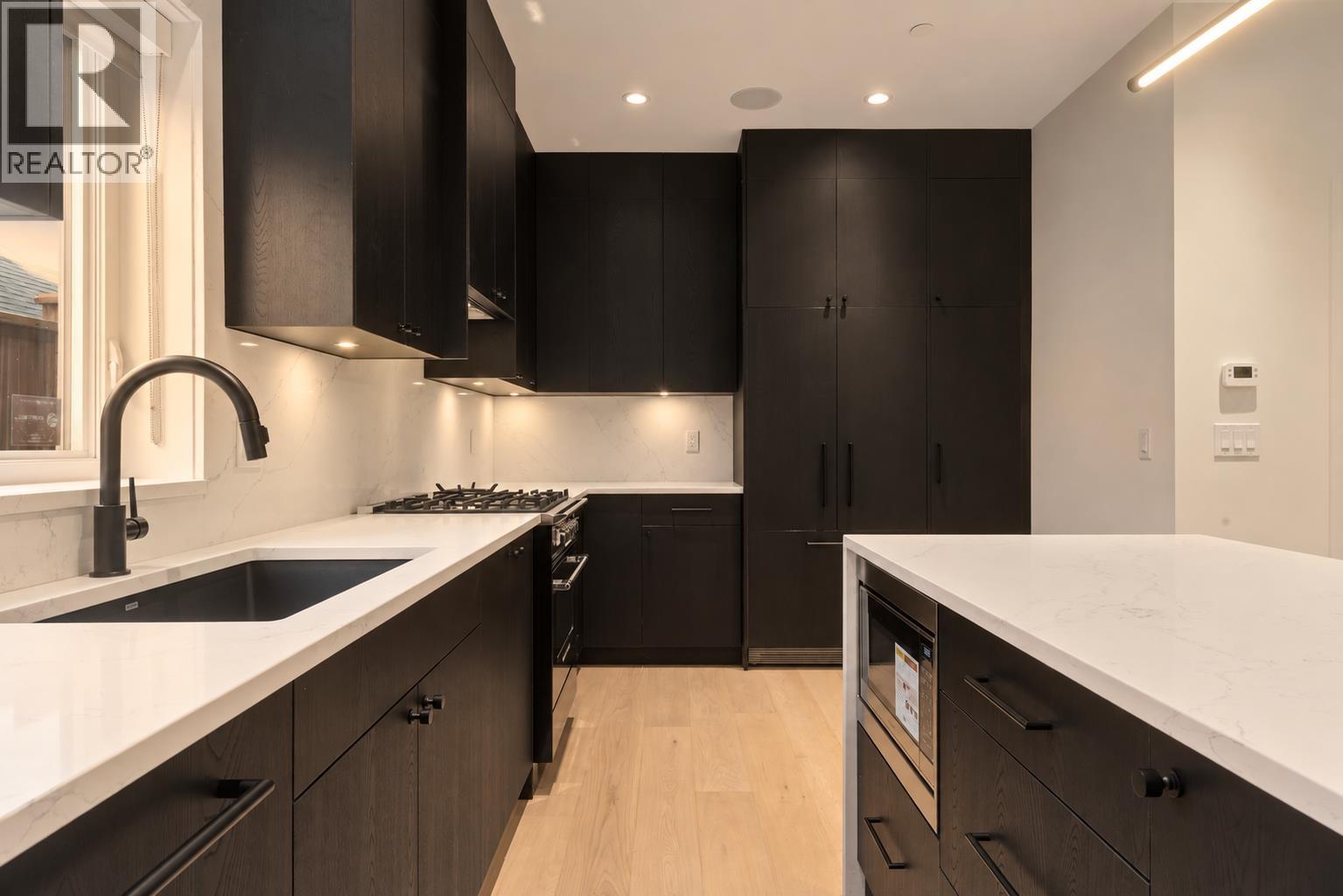 1 2539 GRANT STREET, Vancouver