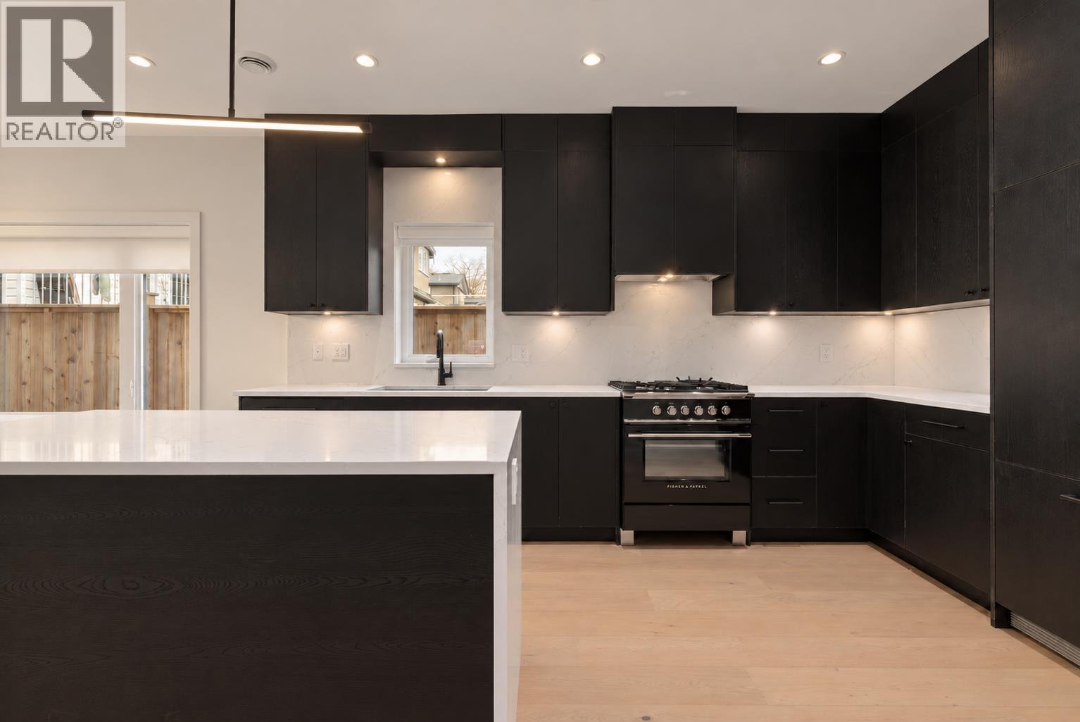 1 2539 GRANT STREET, Vancouver