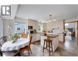 38582 Westway Avenue, Squamish, BC V8B0L6 Photo 10