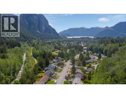 38582 Westway Avenue, Squamish, BC V8B0L6 Photo 38