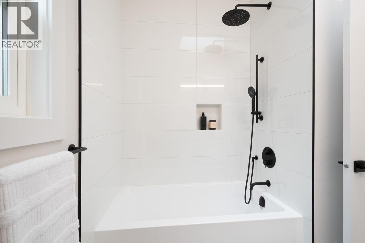 827 E 32ND AVENUE, Vancouver