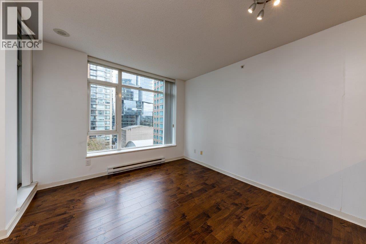 480 ROBSON STREET, Vancouver