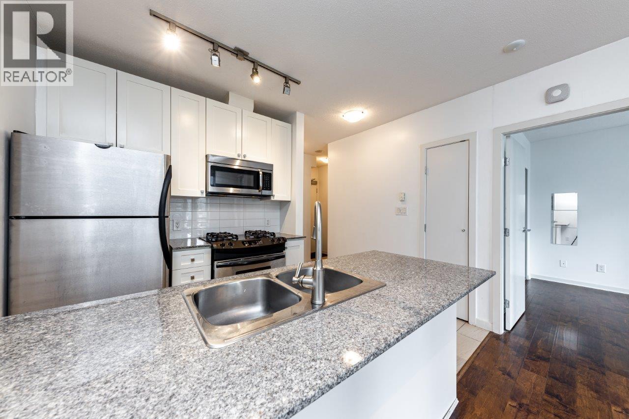 480 ROBSON STREET, Vancouver