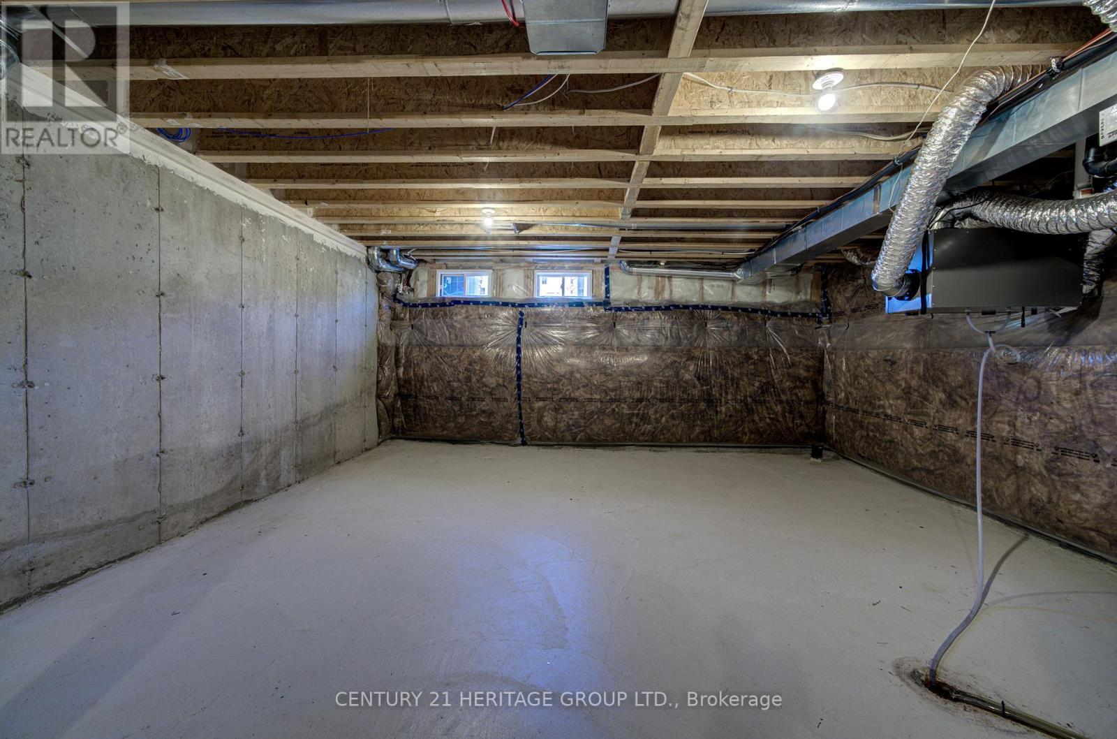 40 EBERHARDT DRIVE - 34
