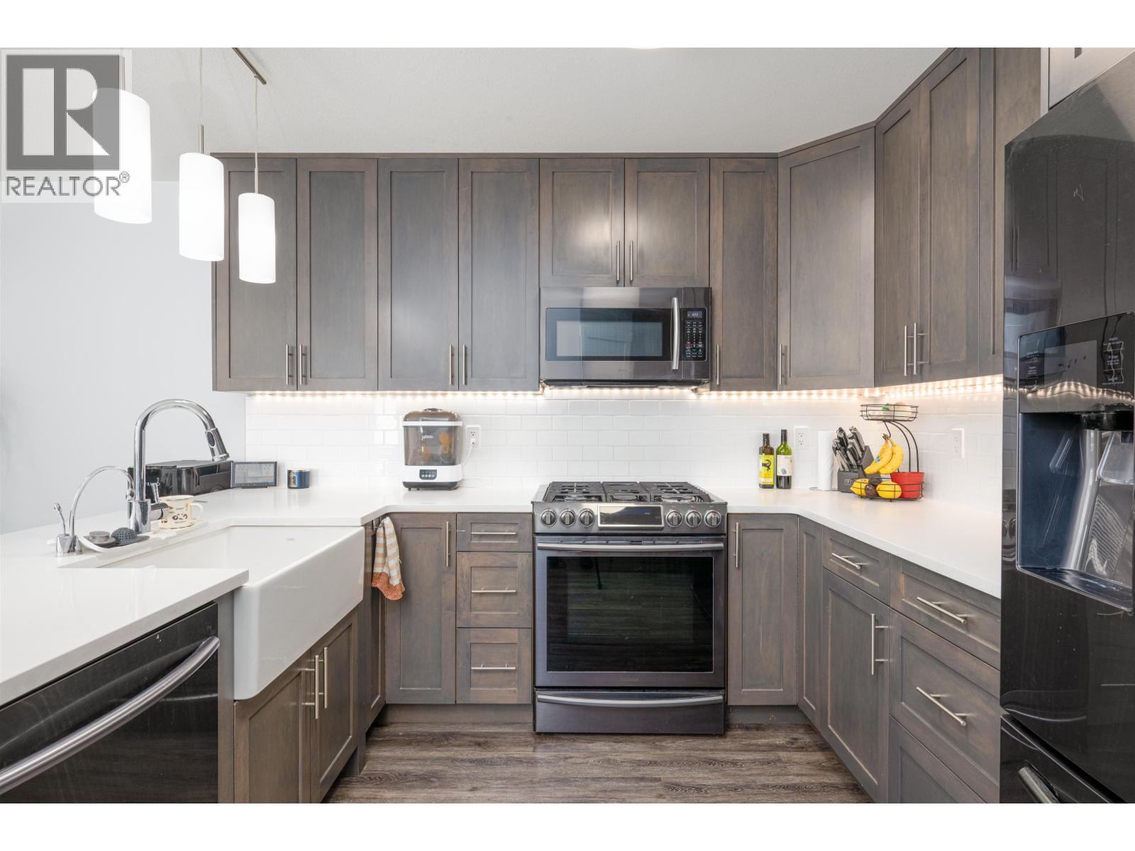 #601 6798 WESTGATE AVENUE - 32