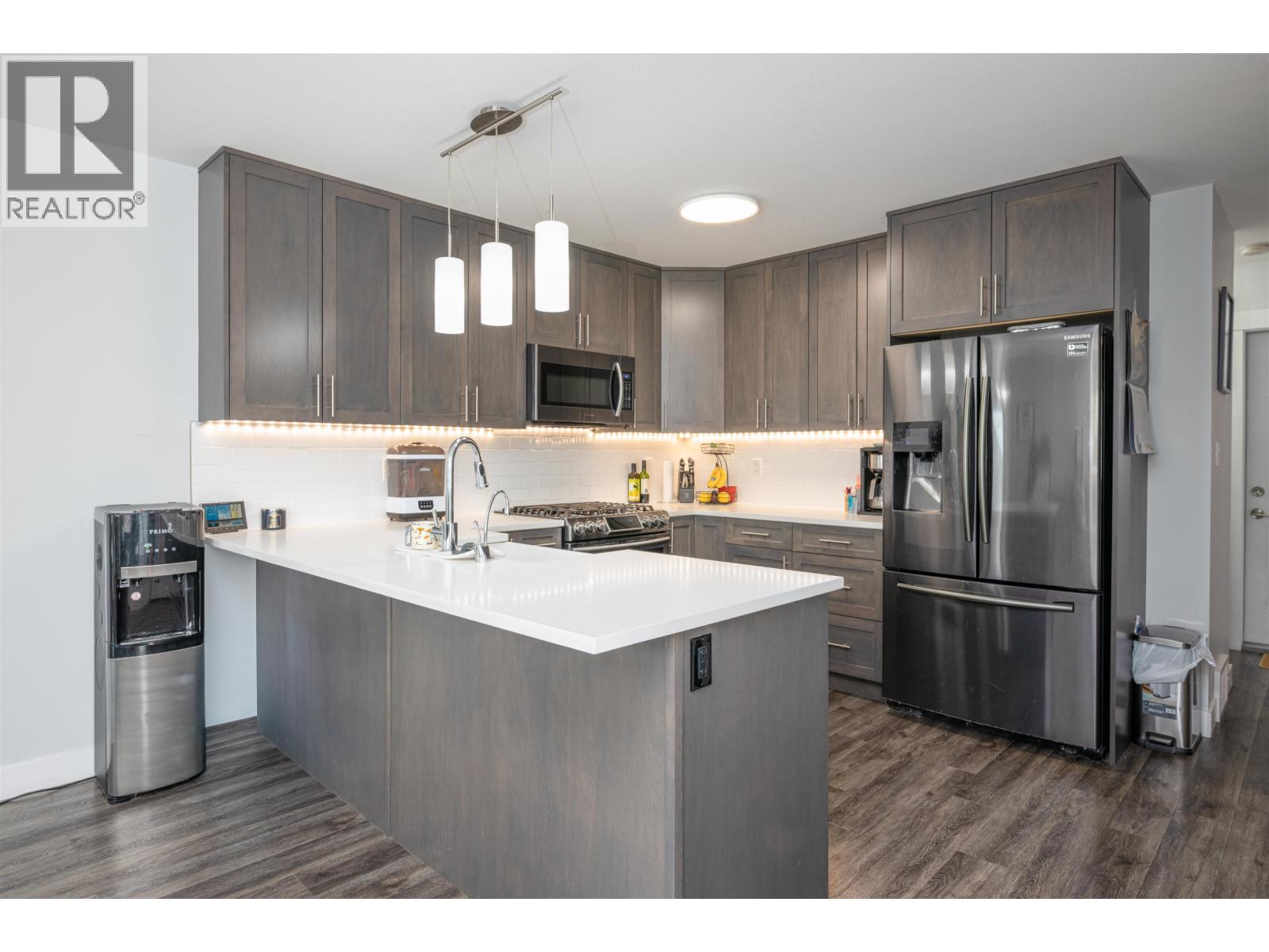 #601 6798 WESTGATE AVENUE - 30
