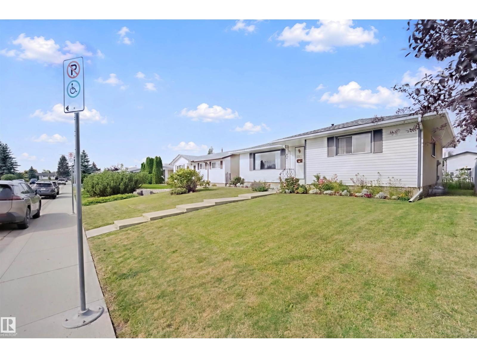 6920 152A AV NW - 2