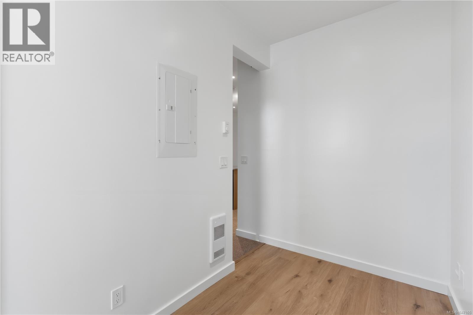 #6 590 Marine Dr - Image 15