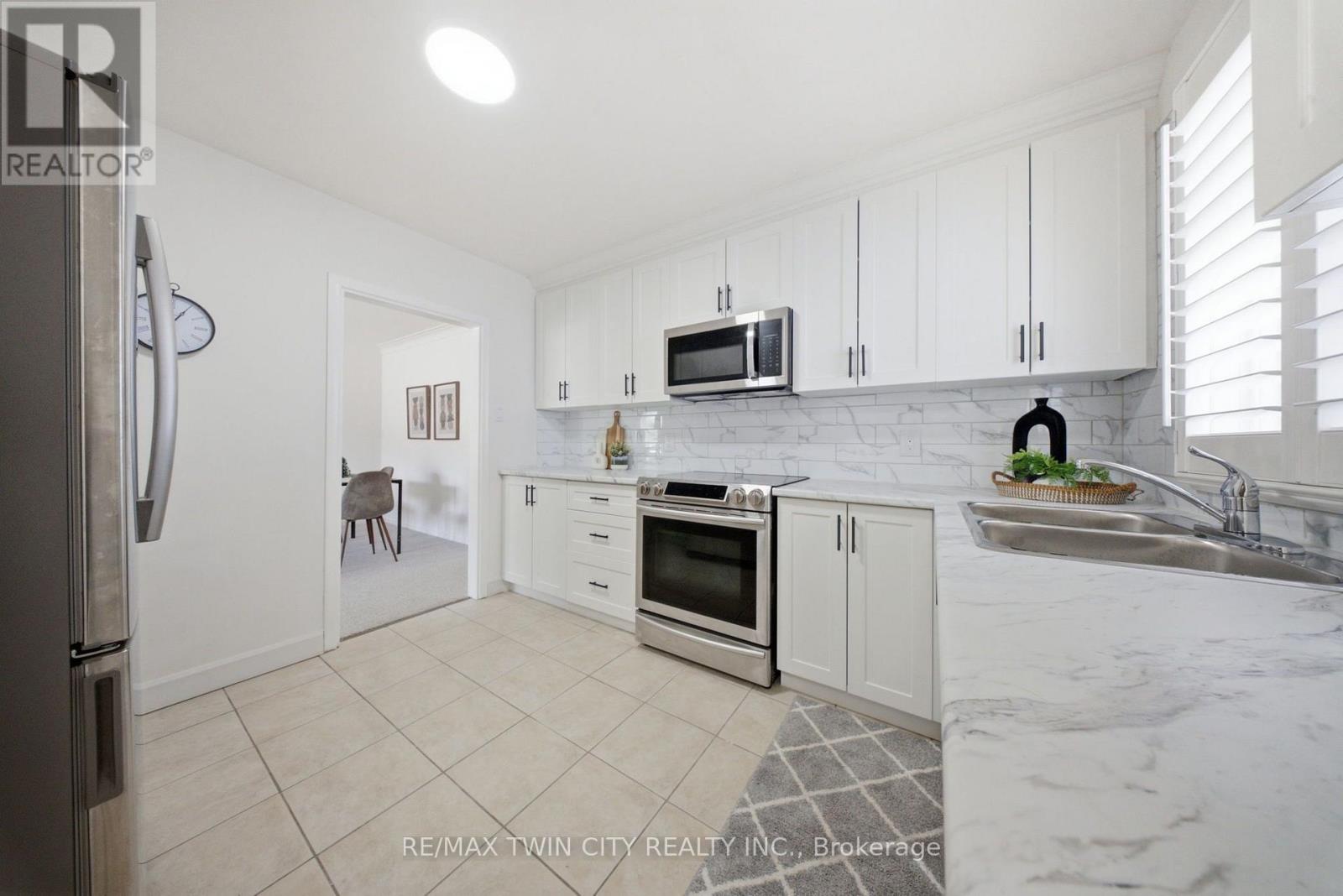 16 BURWELL STREET, Brantford — photo 9