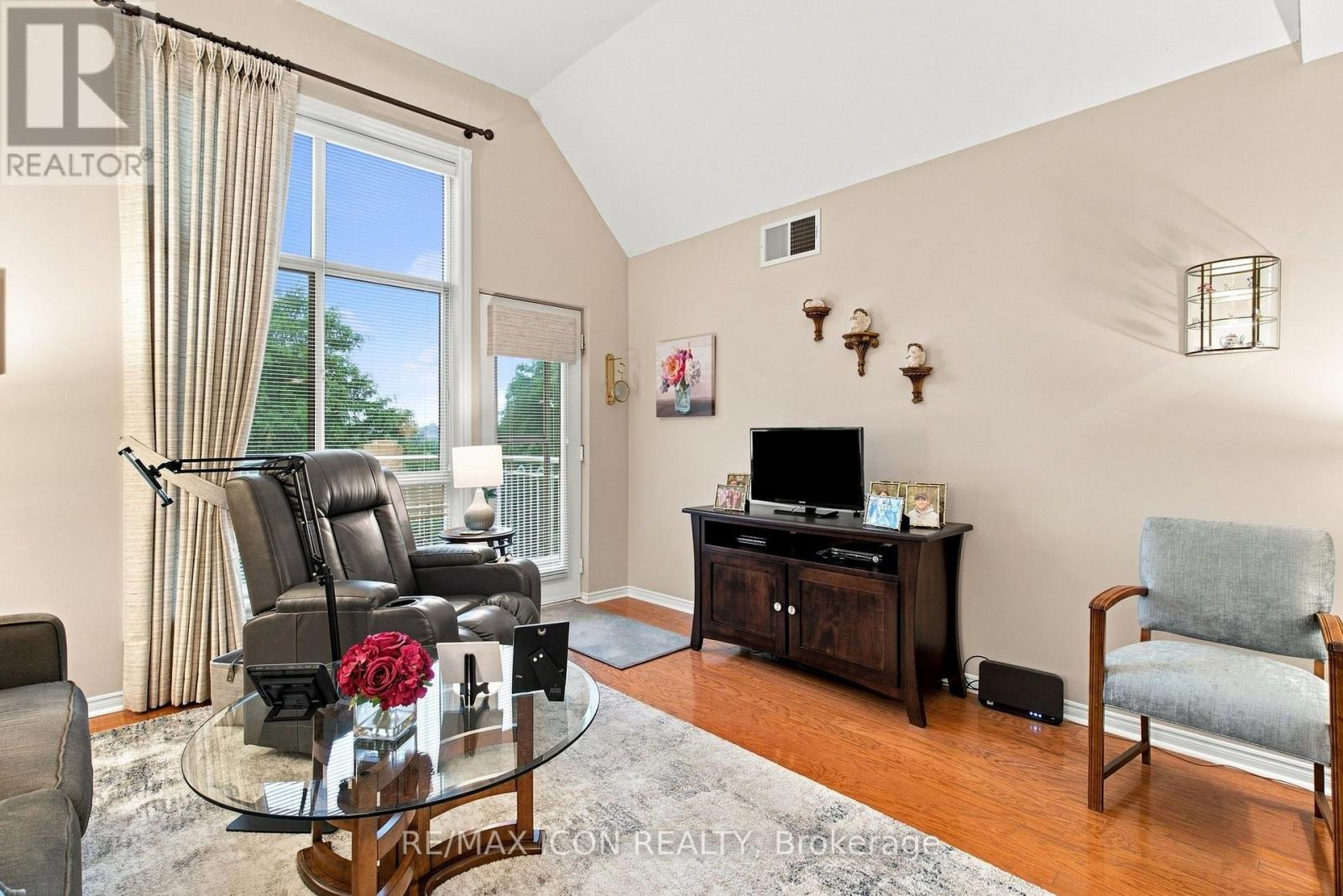 #327 511 GAINSBOROUGH ROAD - 11