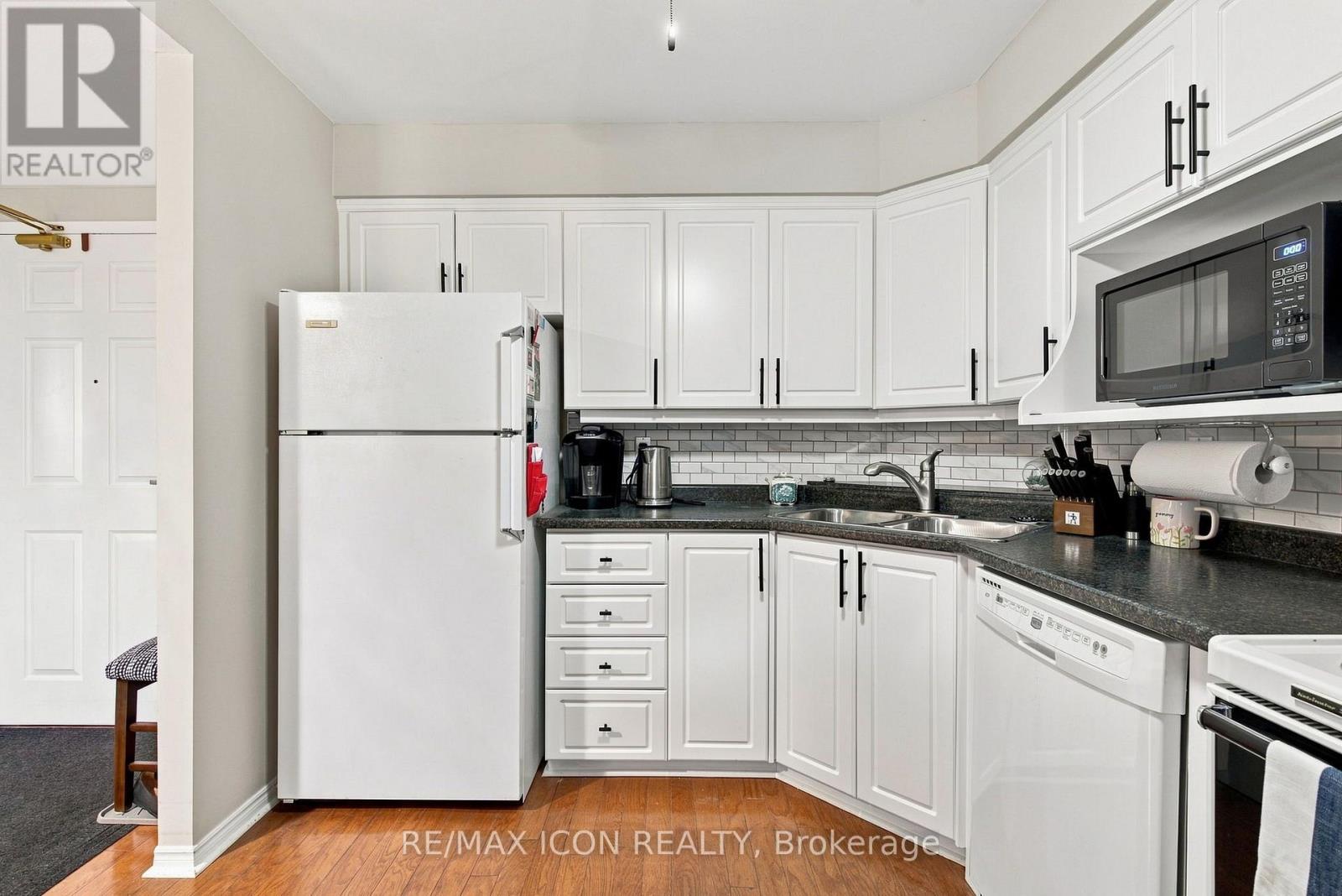 #327 511 GAINSBOROUGH ROAD - 16