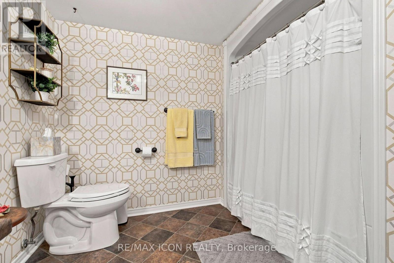 #327 511 GAINSBOROUGH ROAD - Image 23