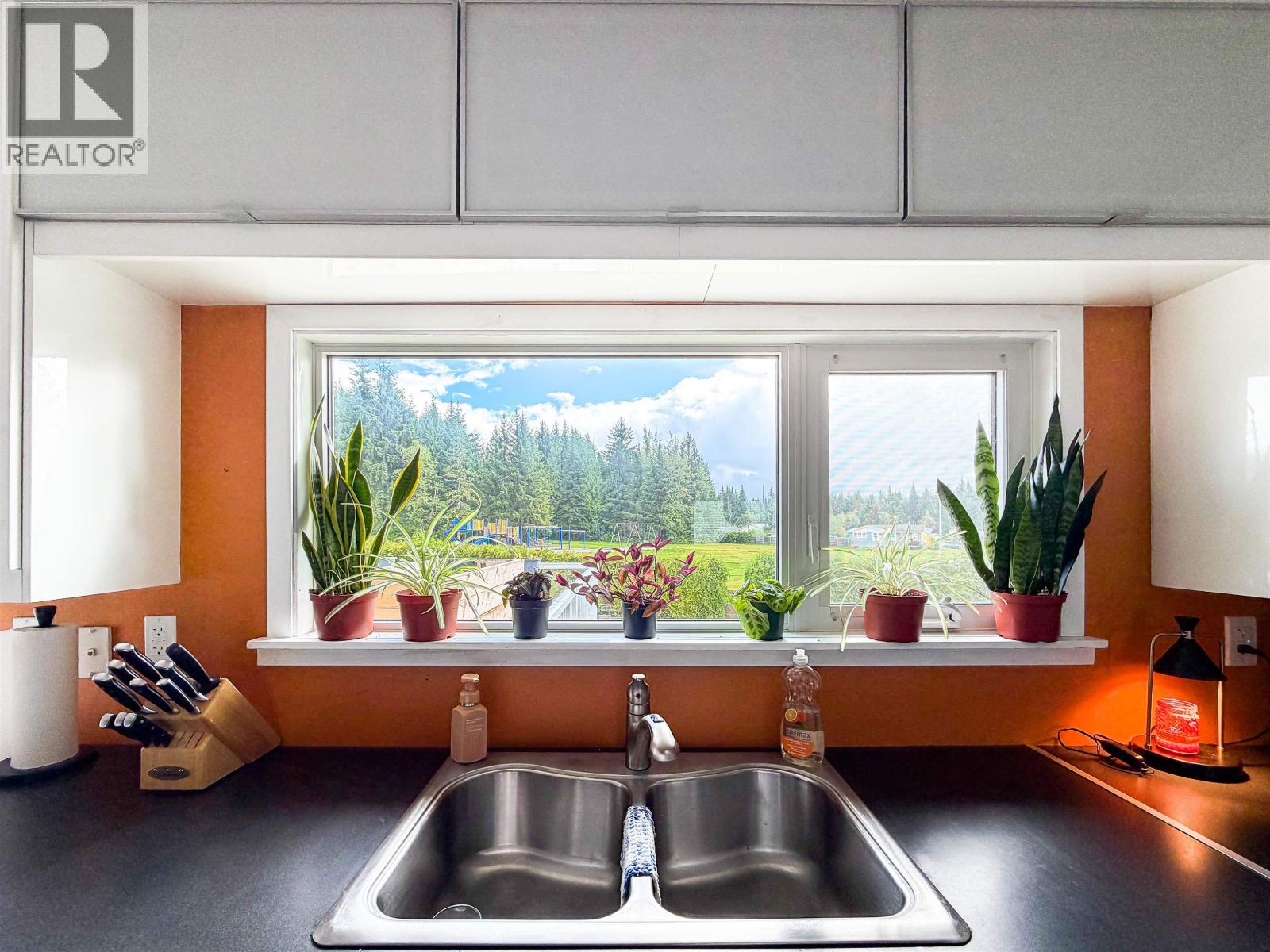 56 DAVY CRESCENT - 3