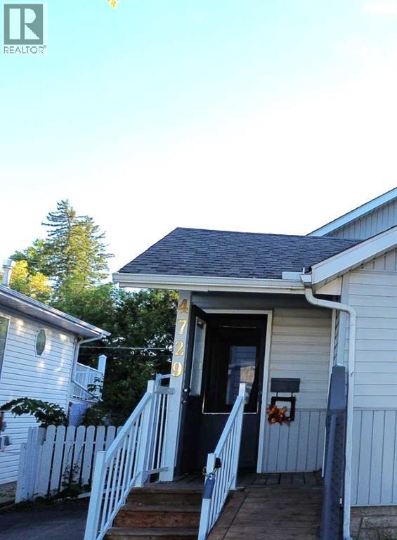 4729 49A Avenue, Lacombe — photo 3