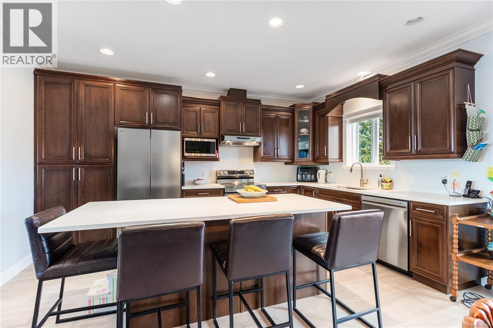 2152 Lark Cres - Image 3