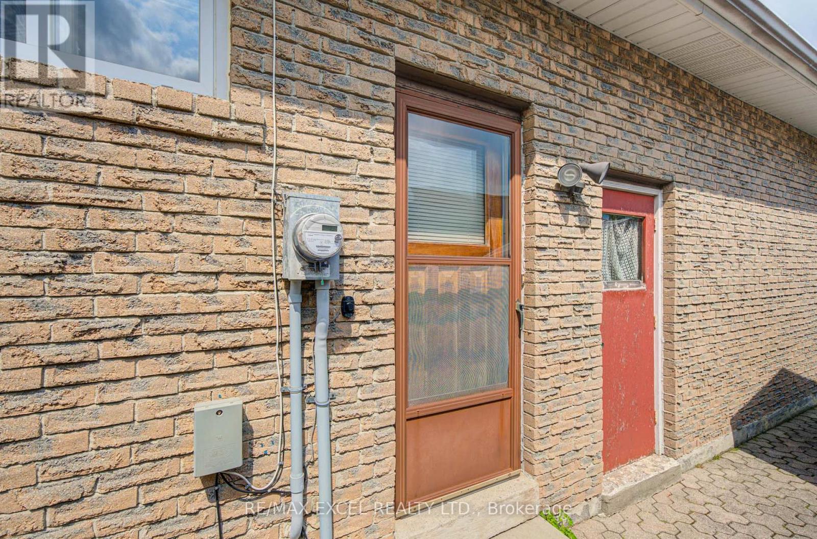 81 AMANDA DRIVE - 48