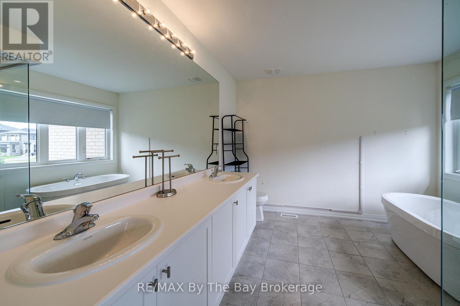 73 FEDERICA CRESCENT - Image 28