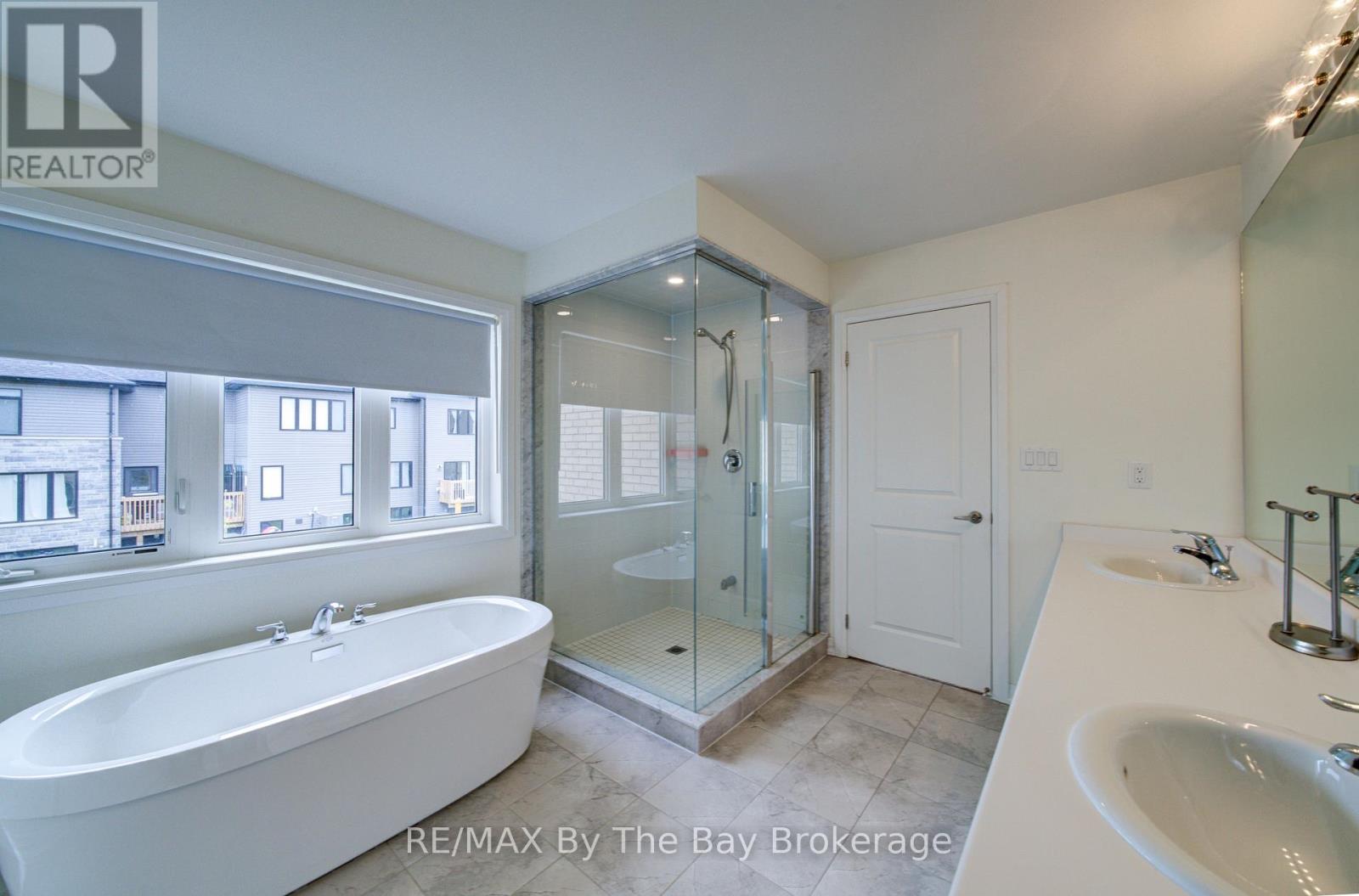 73 FEDERICA CRESCENT - Image 29