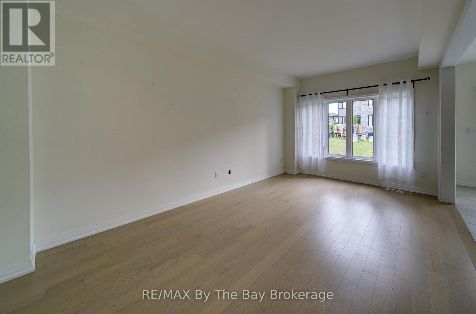 73 FEDERICA CRESCENT - 9