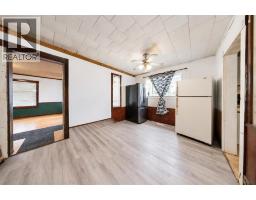 Living room - 5006 47 Avenue, Ponoka, AB T4J1J3 Photo 6