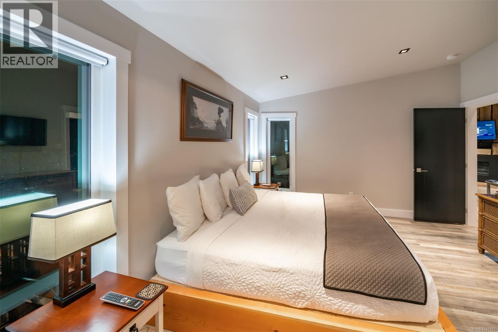 3875 Discovery Dr - Image 36